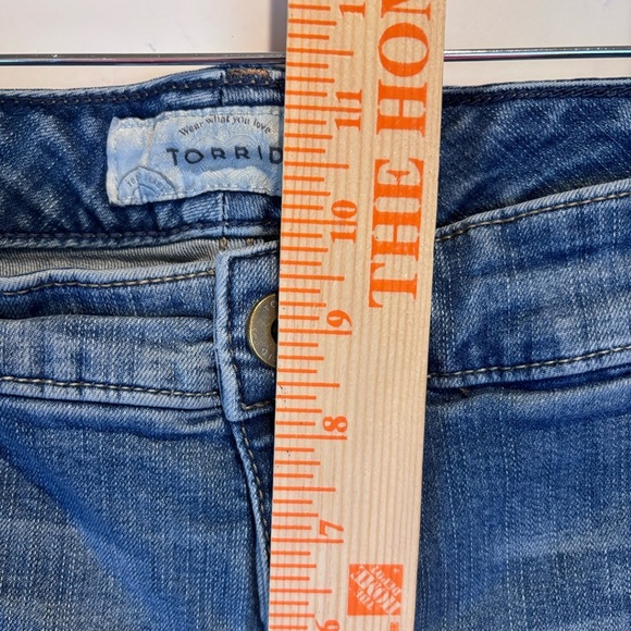 Torrid Women’s Plus Size 18R Straight Leg Jeans Light Wash Denim - Picture 7 of 11